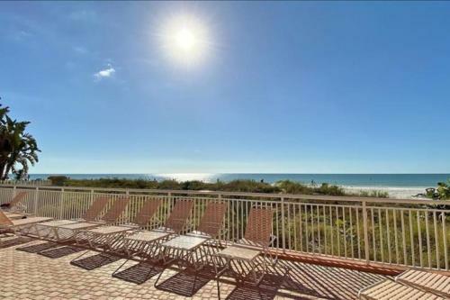 Chateaux Sunset Suites 106
