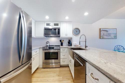 Chateaux Sunset Suites 106