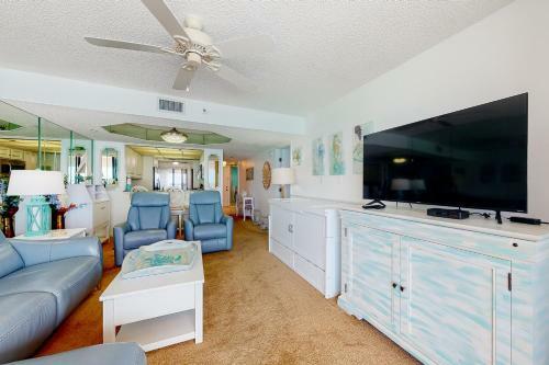 Crescent Beach Club I 16c