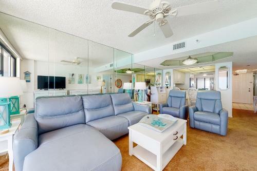 Crescent Beach Club I 16c