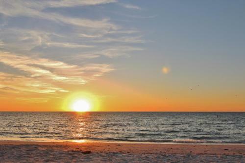 Crescent Beach Club I 16c
