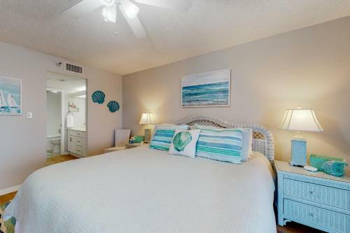 Crescent Beach Club I 11c