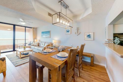 Crescent Beach Club I 11c