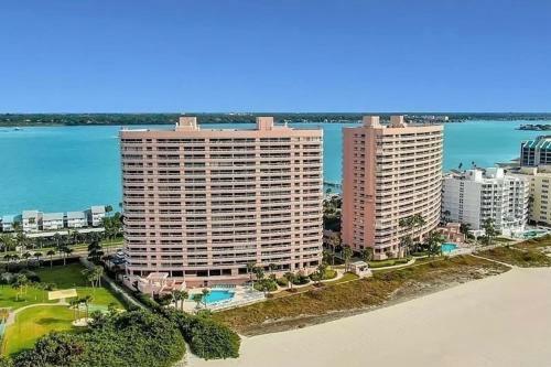 Crescent Beach Club I 11c