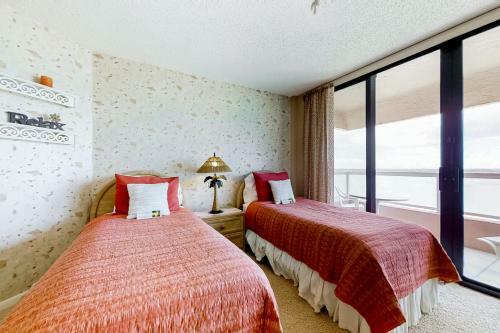 Crescent Beach Club II 17a