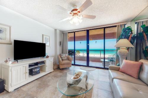 Crescent Beach Club I 5c