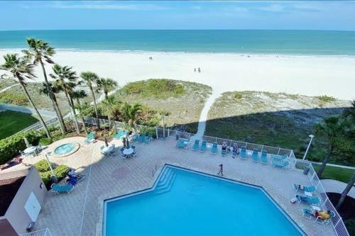 Crescent Beach Club I 5c