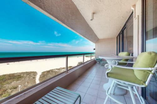 Crescent Beach Club I 5c
