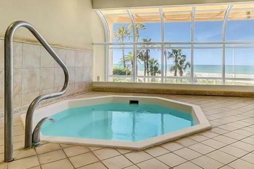 Crescent Beach Club I 5c