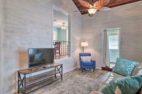 Jacksonville Retreat With Pool - 3 Mi To Zoo!