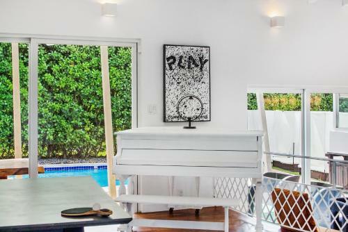 Villa Contemporary Mansion With Pingpong Table
