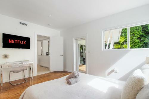 Villa Contemporary Mansion With Pingpong Table