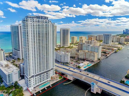 5 Amenities Wrap Around Balcony 2br Insane Amenities