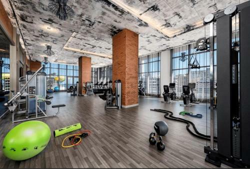 5 Amenities Wrap Around Balcony 2br Insane Amenities