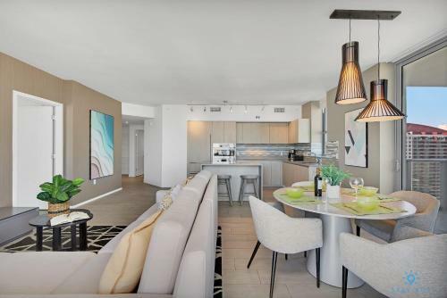 5 Amenities 22 High Floor With Stunning Views Infinity Edge Pool