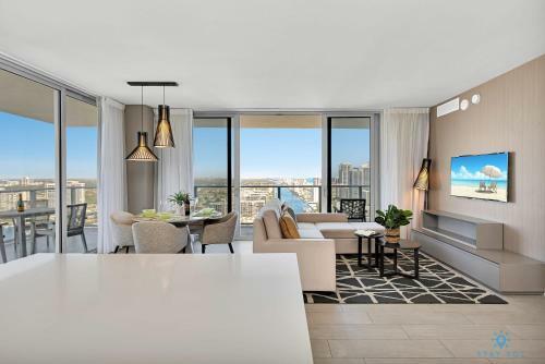 5 Amenities 22 High Floor With Stunning Views Infinity Edge Pool