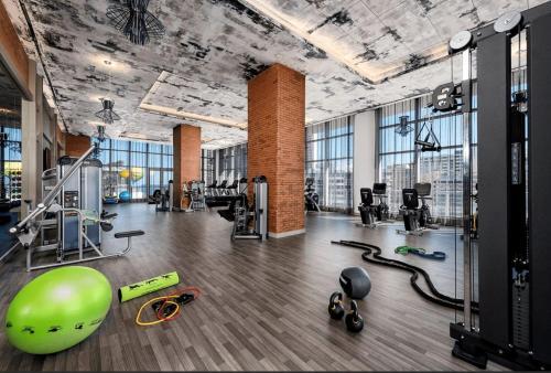 5 Amenities 2 2 High Floor With Stunning Views Infinity Edge Pool