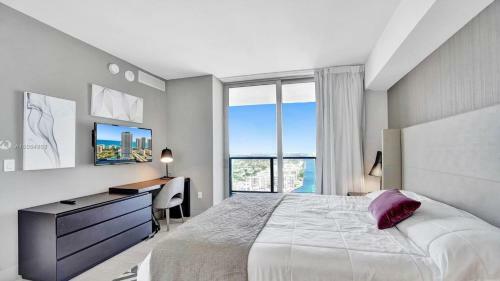 5 Amenities 2 2 High Floor With Stunning Views Infinity Edge Pool