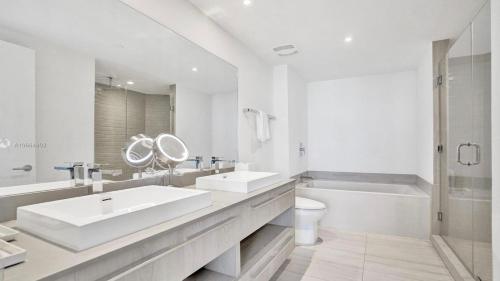 5 Amenities 2 2 High Floor With Stunning Views Infinity Edge Pool