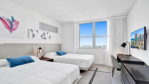 5 Amenities 2 2 High Floor With Stunning Views Infinity Edge Pool