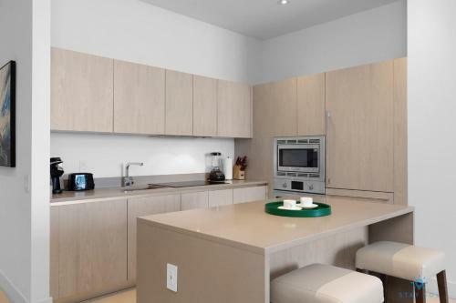 5 Beachfront Condo Amazing Rooftop Pool Front Oceanview Balcony