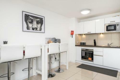 Enfield Modern Apartment