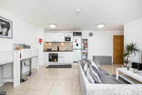 Enfield Modern Apartment