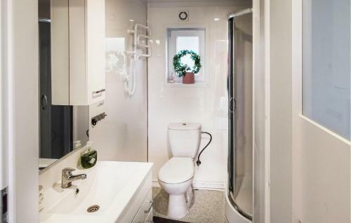 Awesome Home In Valdemarsvik With Wifi And 2 Bedrooms