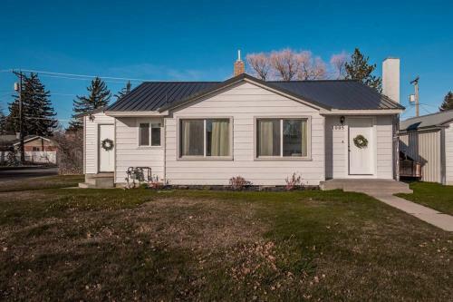 Professionally Designed Central Idaho Falls Home - 4 Bed 2 Bath
