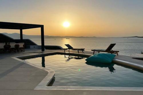 Naxea Villas, Seaside Luxury