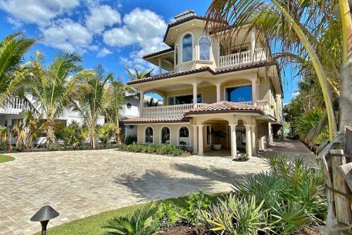 Villa De La Mar At Casey Key