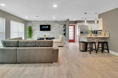 Stylish 3br Oasis Close To Pga Mets Club Med