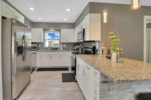 Stylish 3br Oasis Close To Pga Mets Club Med