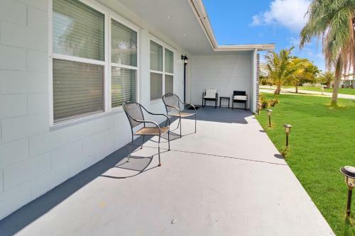 Stylish 3br Oasis Close To Pga Mets Club Med