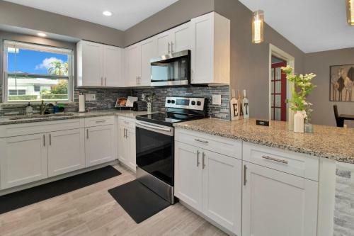 Stylish 3br Oasis Close To Pga Mets Club Med