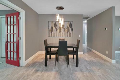 Stylish 3br Oasis Close To Pga Mets Club Med