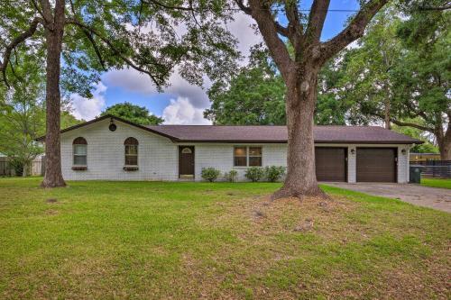 Modern-chic Pensacola Home With Spacious Yard!