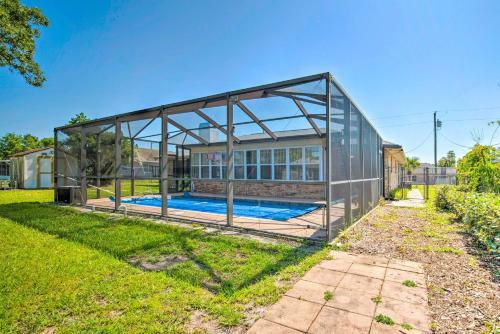 Spring Hill Bungalow With Heated Pool And Lanai!
