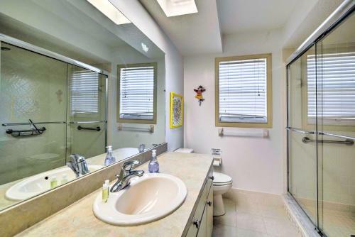 Spring Hill Bungalow With Heated Pool And Lanai!