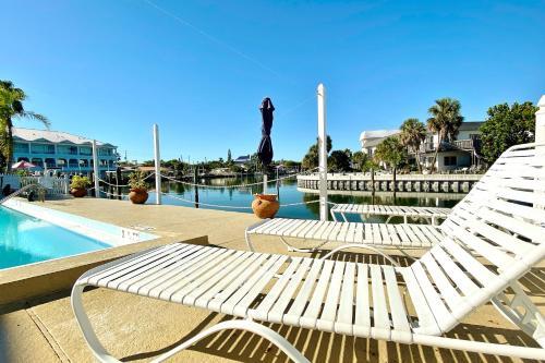 Pointe Capri 1