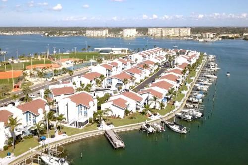 Madeira Beach Yacht Club 329a