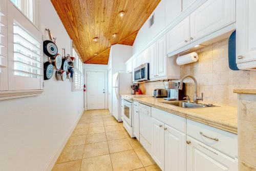 Detlow's Treasured Cottages 1