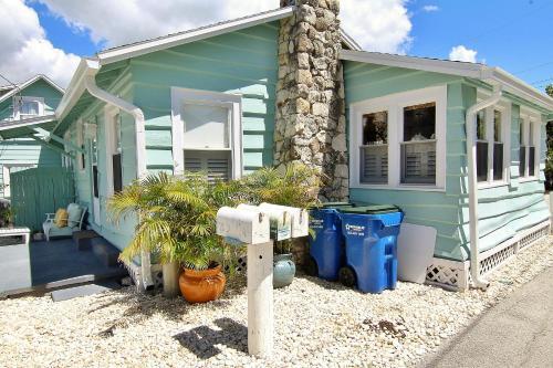Detlow's Treasured Cottages 1
