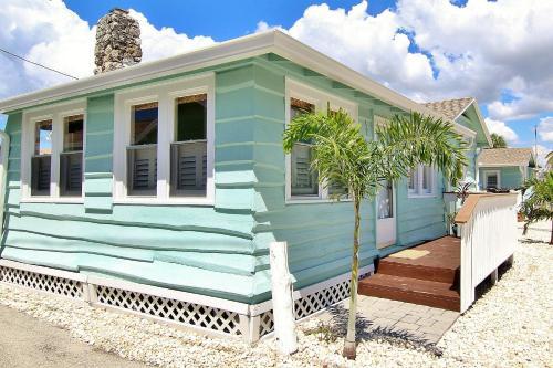 Detlow's Treasured Cottages 1