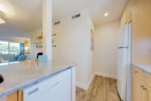 Madeira Beach Yacht Club 329b