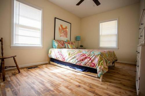 Cozy 3 Bed 1 Bath Updated Home. Close To Everything!
