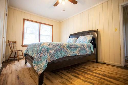 Cozy 3 Bed 1 Bath Updated Home. Close To Everything!