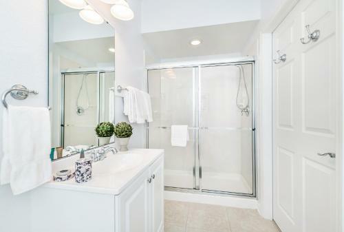 Updated Vista Cay Townhome, 10 Min From Universal