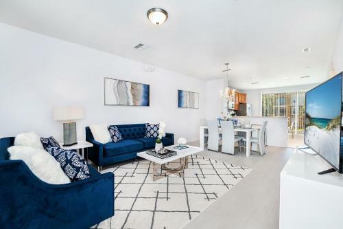 Updated Vista Cay Townhome, 10 Min From Universal