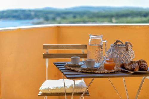 Dea Fertilia. Casa Indipendente Con Vista Mare.